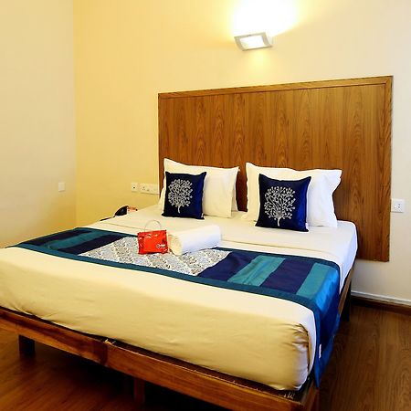 Oyo 2887 Hotel Sn International Kumily Exterior foto